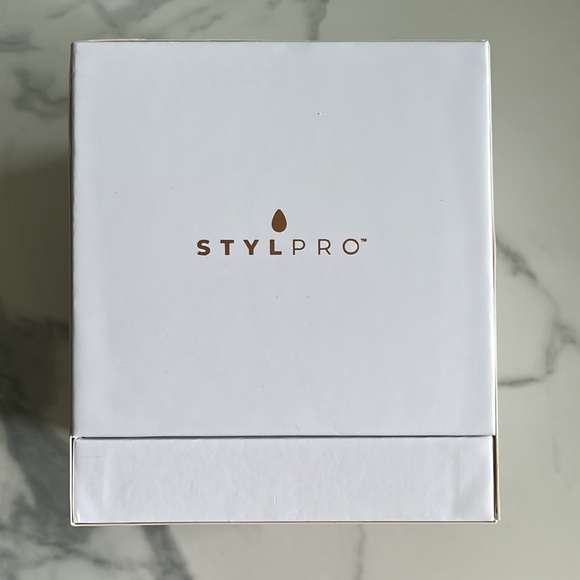 Stylepro Squeeze Beauty Sponge Cleaner - Picture 2 of 5